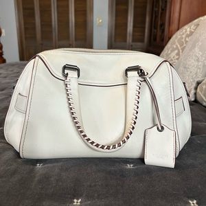 Coach satchel in glove tanned leather with shoulder strap